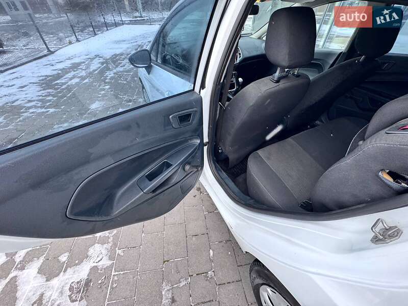 Хэтчбек Ford Fiesta 2011 в Ивано-Франковске