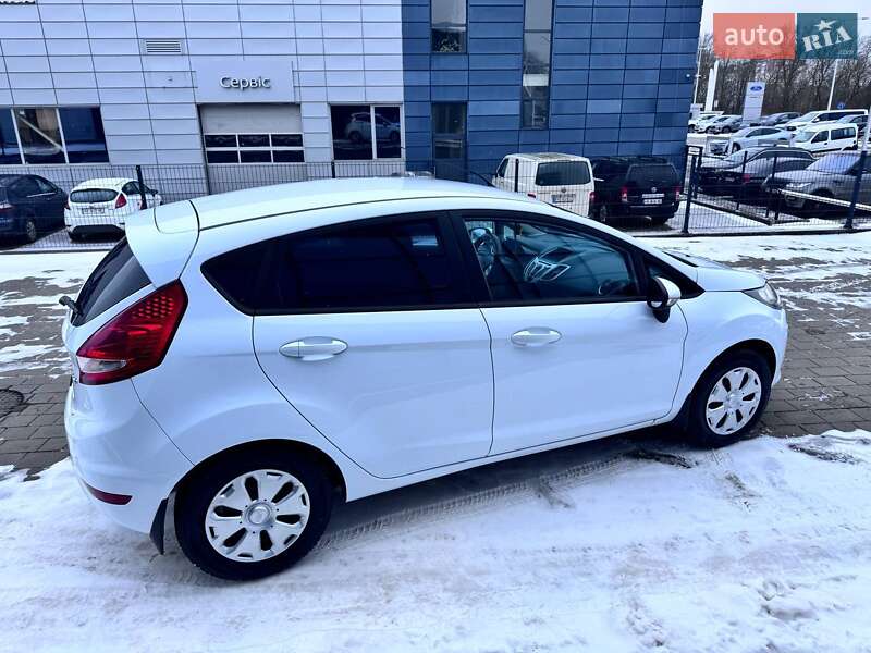 Хэтчбек Ford Fiesta 2011 в Ивано-Франковске