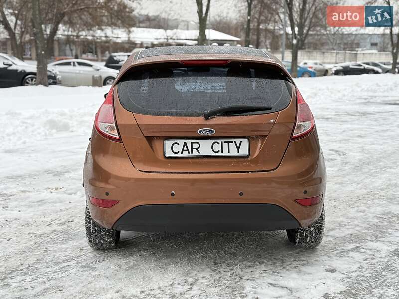 Хетчбек Ford Fiesta 2016 в Києві