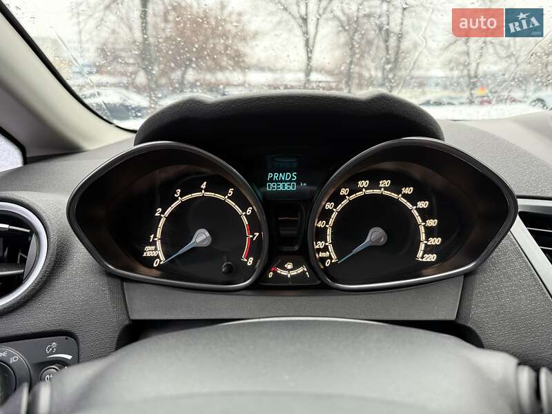 Хетчбек Ford Fiesta 2016 в Києві