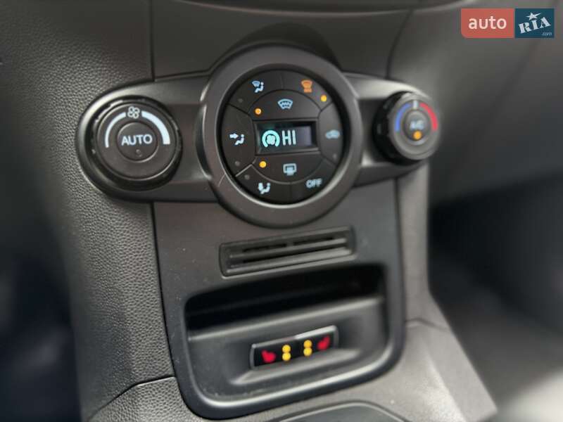 Хетчбек Ford Fiesta 2016 в Києві