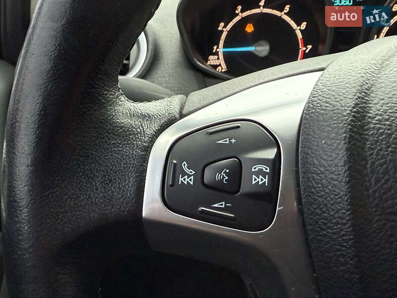 Хетчбек Ford Fiesta 2016 в Києві