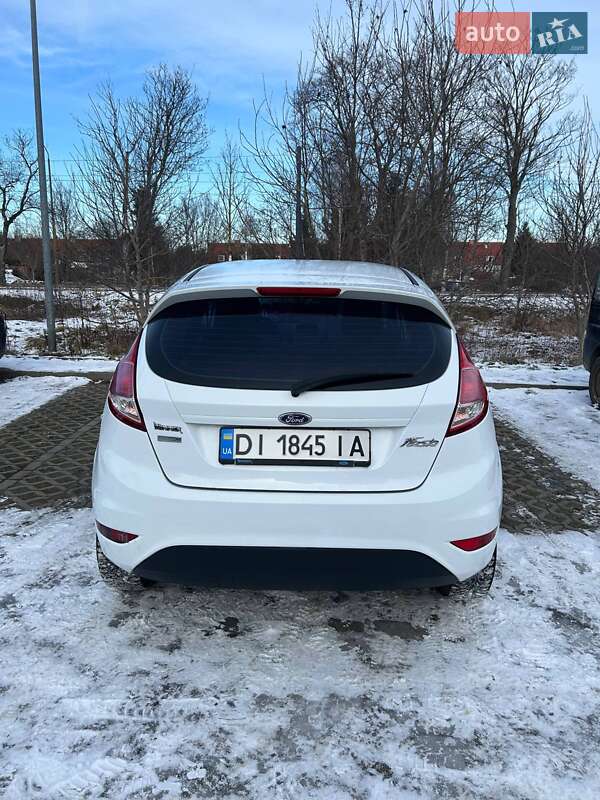 Хэтчбек Ford Fiesta 2016 в Киеве