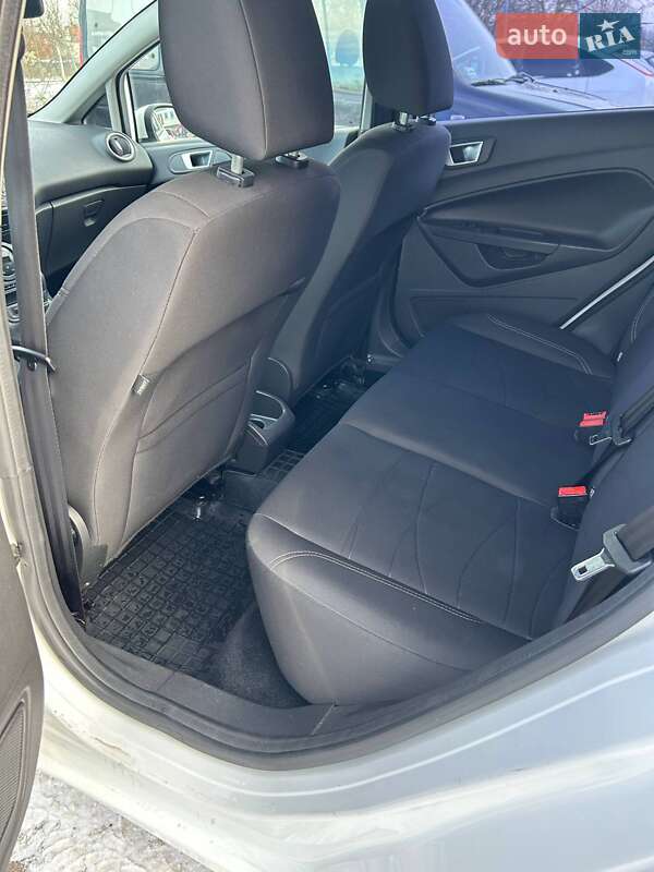 Хэтчбек Ford Fiesta 2016 в Киеве