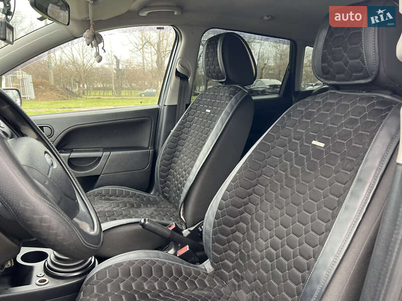 Хетчбек Ford Fiesta 2008 в Миколаєві