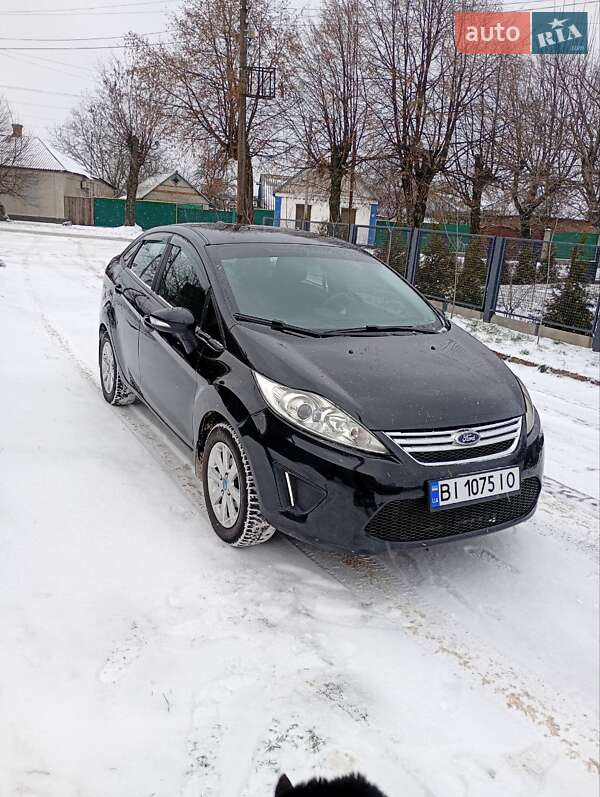 Седан Ford Fiesta 2012 в Лубнах