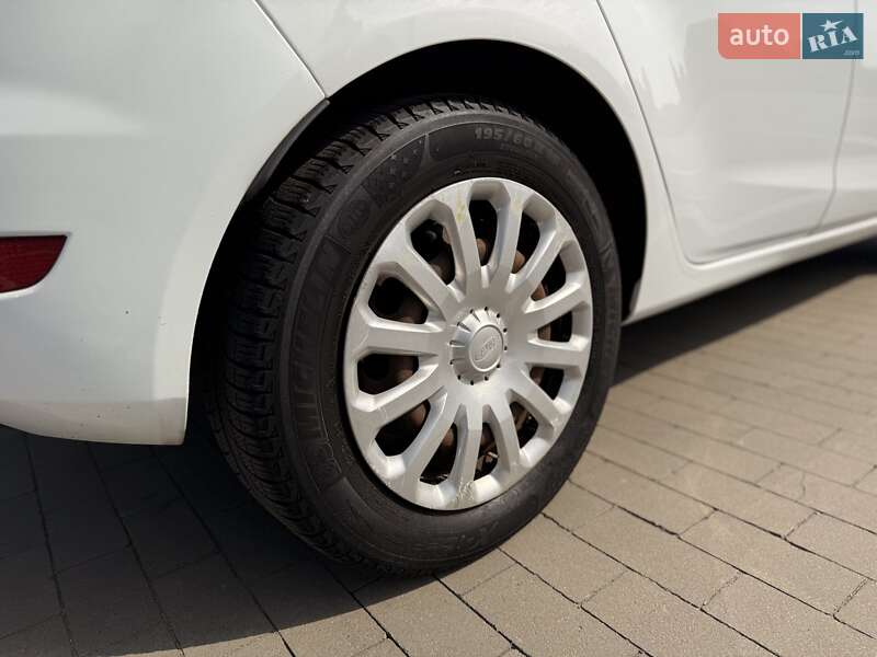 Хетчбек Ford Fiesta 2013 в Києві