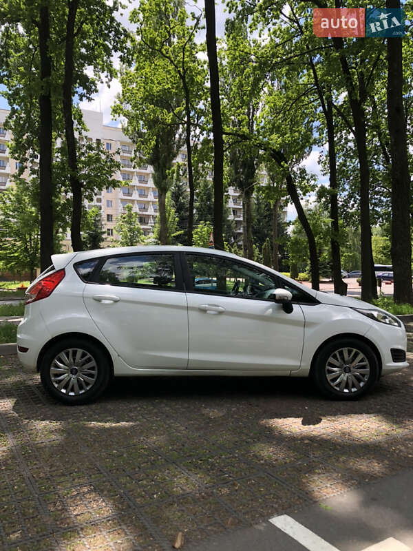 Хэтчбек Ford Fiesta 2016 в Виннице