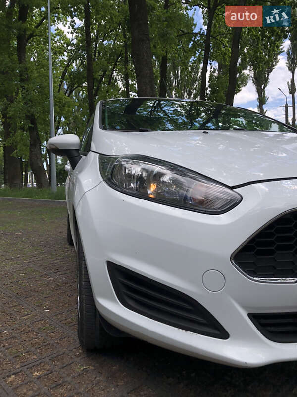 Хэтчбек Ford Fiesta 2016 в Виннице