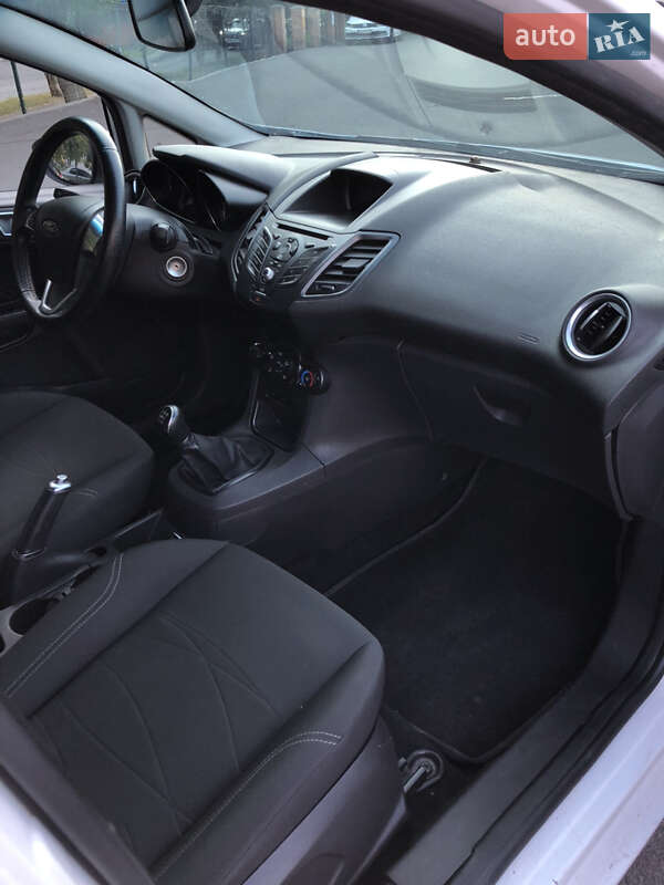 Хэтчбек Ford Fiesta 2016 в Виннице