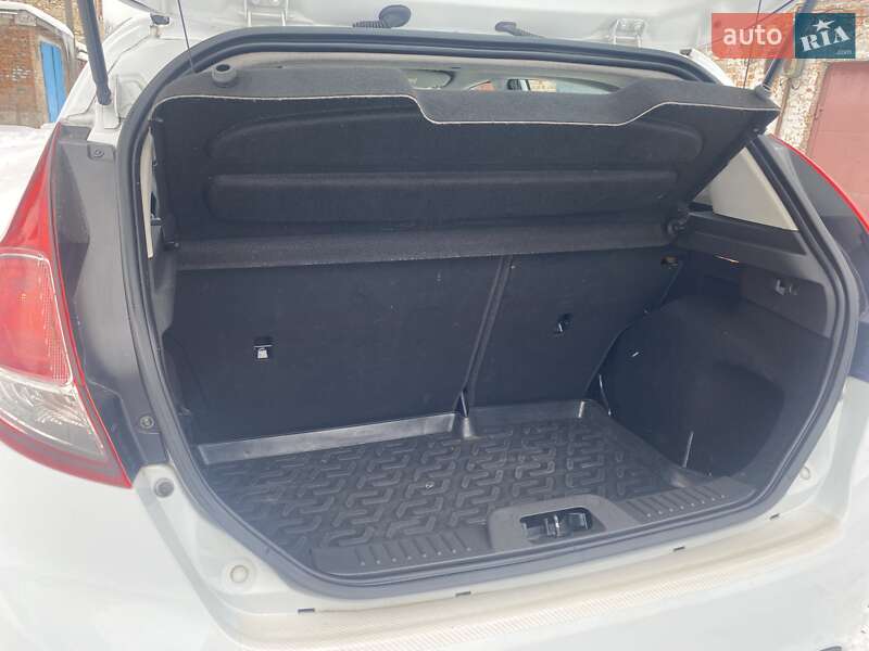 Хэтчбек Ford Fiesta 2015 в Чернигове