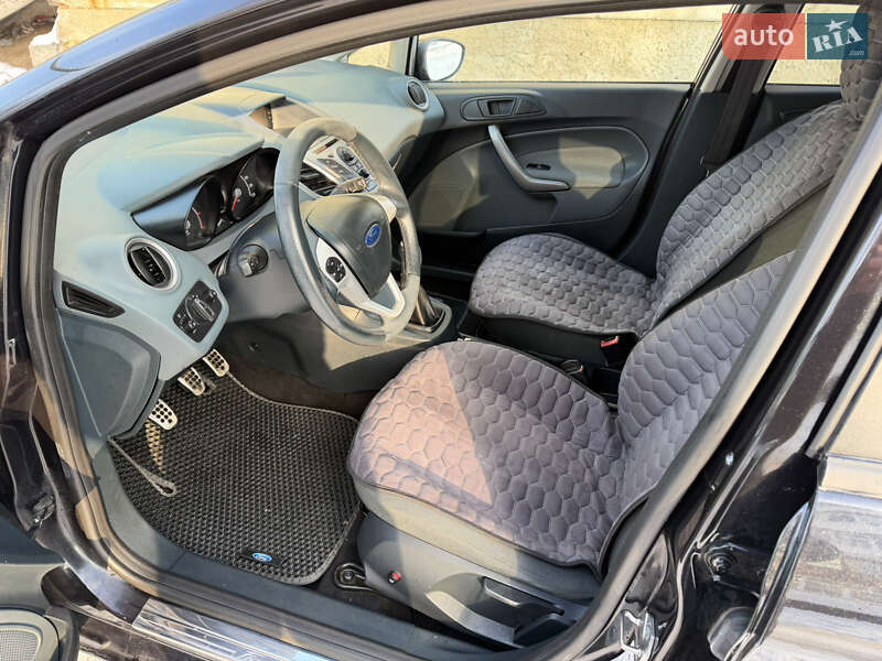 Хэтчбек Ford Fiesta 2011 в Конотопе