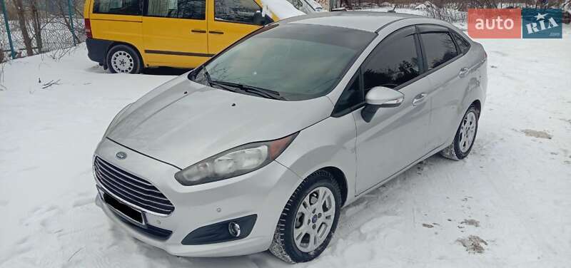 Седан Ford Fiesta 2014 в Черновцах