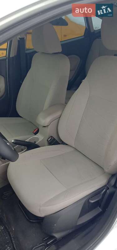 Седан Ford Fiesta 2014 в Черновцах