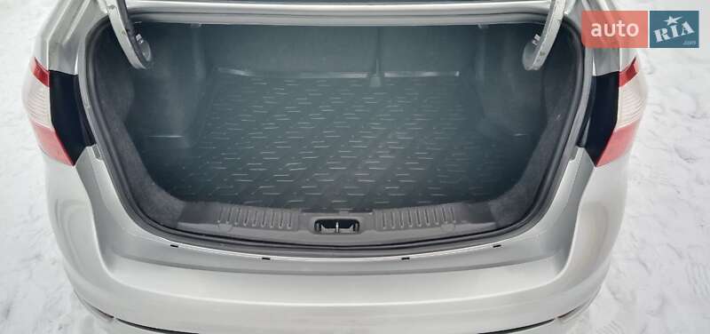 Седан Ford Fiesta 2014 в Черновцах