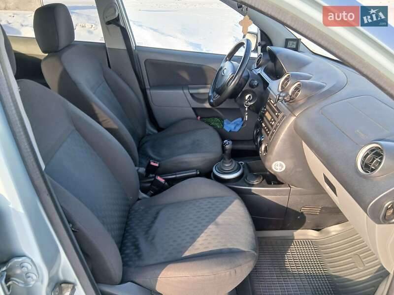 Хэтчбек Ford Fiesta 2003 в Борисполе