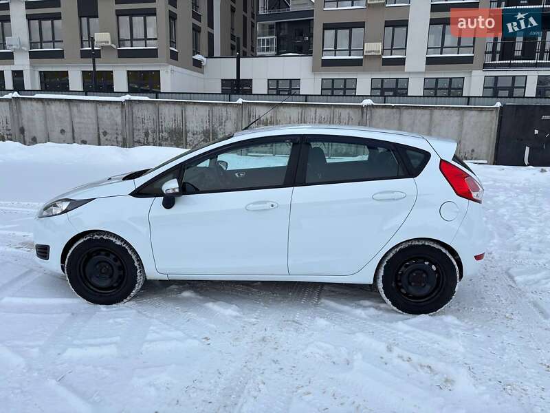 Хетчбек Ford Fiesta 2016 в Львові