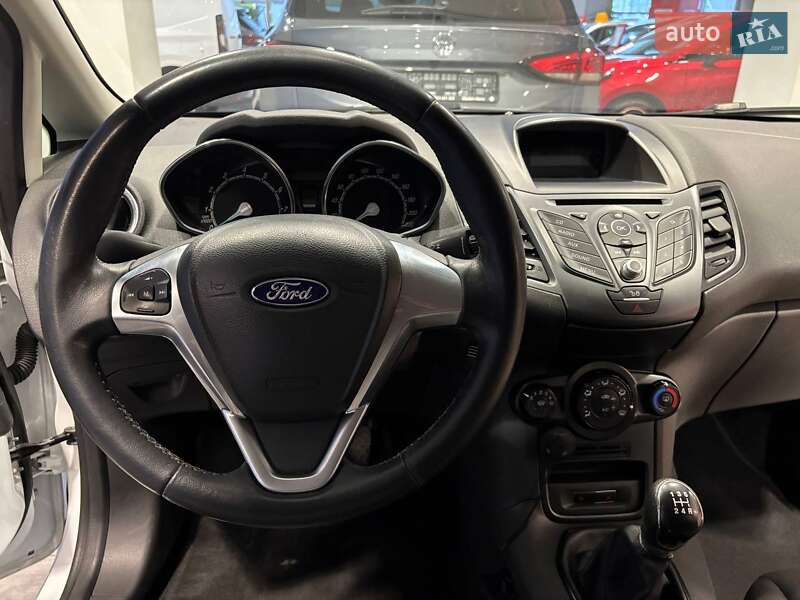Хетчбек Ford Fiesta 2016 в Львові