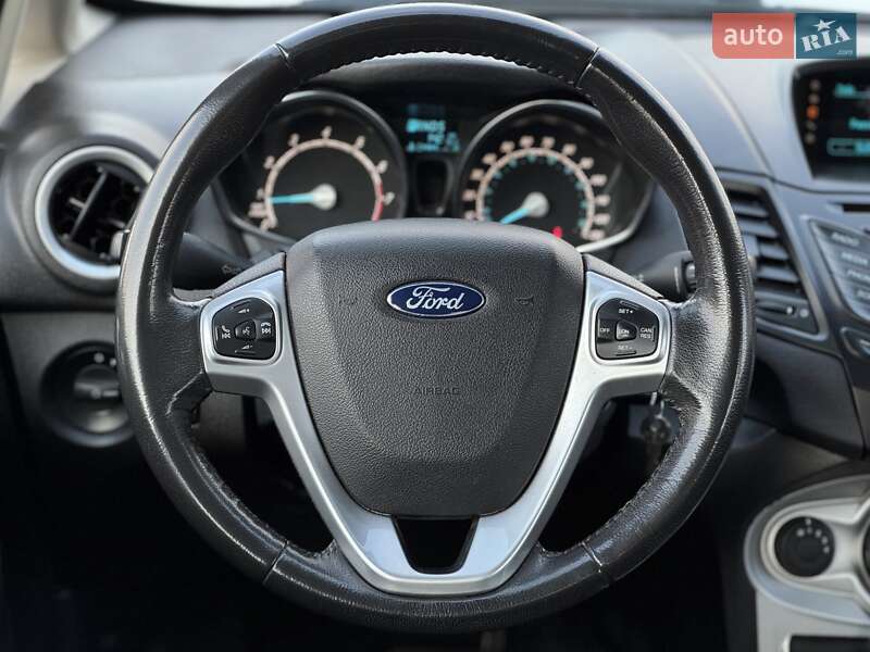 Седан Ford Fiesta 2016 в Днепре