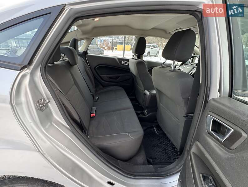Седан Ford Fiesta 2016 в Днепре