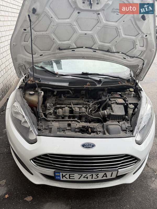 Седан Ford Fiesta 2014 в Днепре
