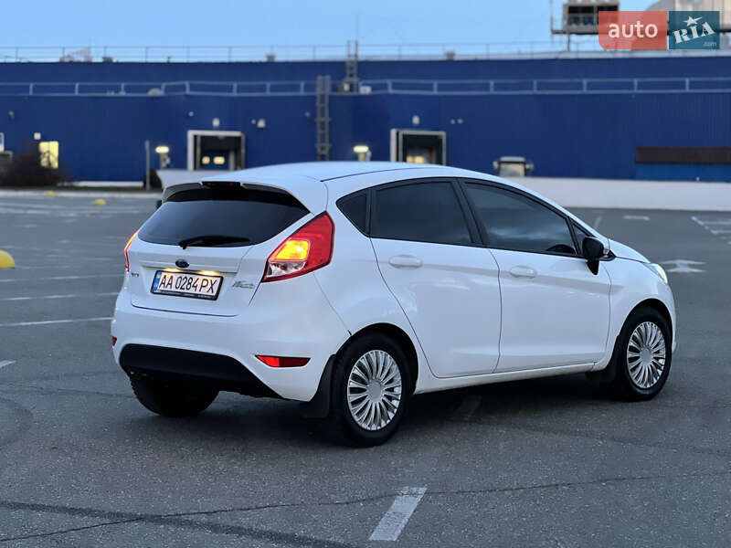 Хэтчбек Ford Fiesta 2017 в Киеве