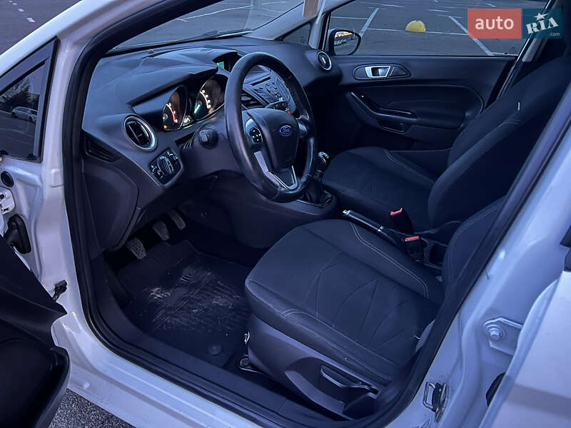 Хэтчбек Ford Fiesta 2017 в Киеве