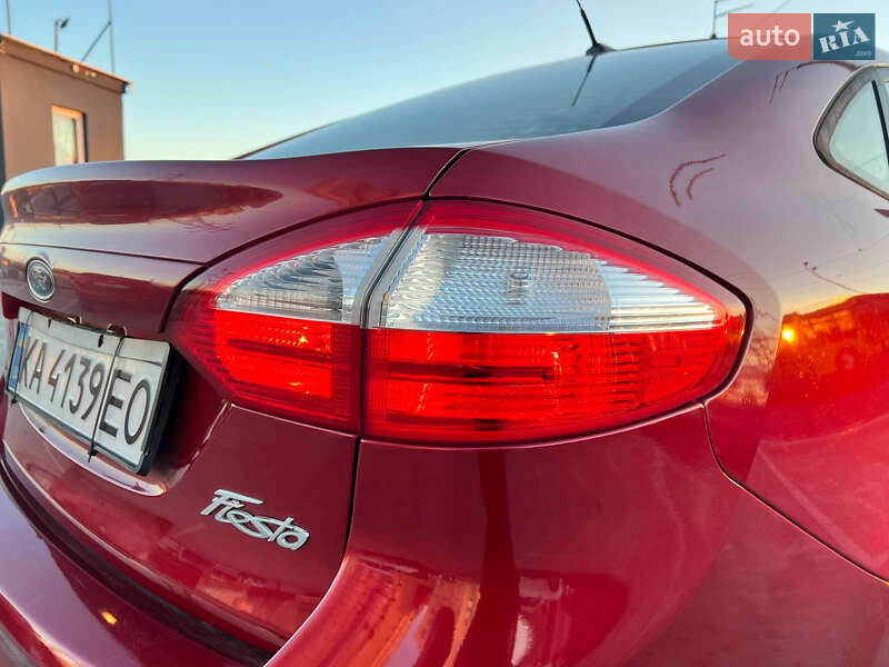 Седан Ford Fiesta 2014 в Киеве