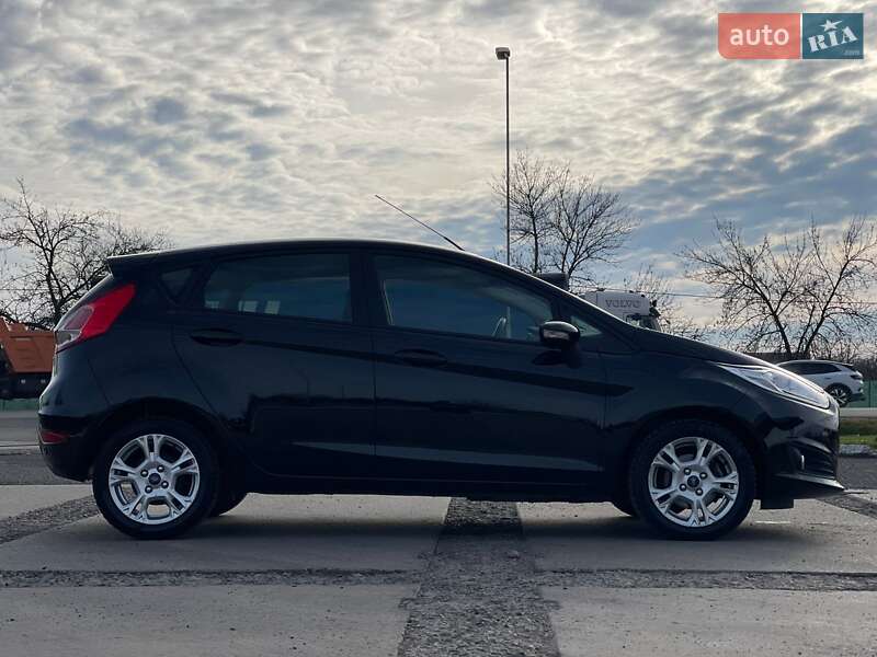 Хэтчбек Ford Fiesta 2015 в Ужгороде