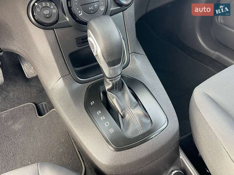 Хэтчбек Ford Fiesta 2015 в Ужгороде