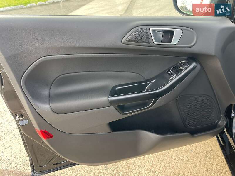 Хэтчбек Ford Fiesta 2015 в Ужгороде