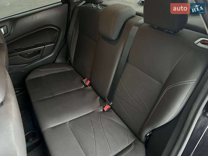 Седан Ford Fiesta 2015 в Одессе