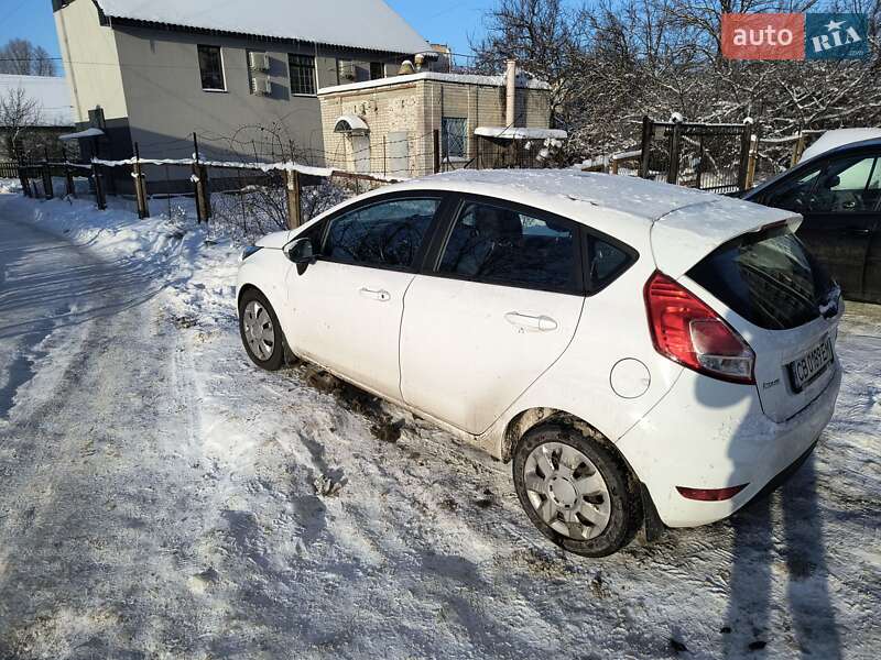 Хэтчбек Ford Fiesta 2015 в Чернигове