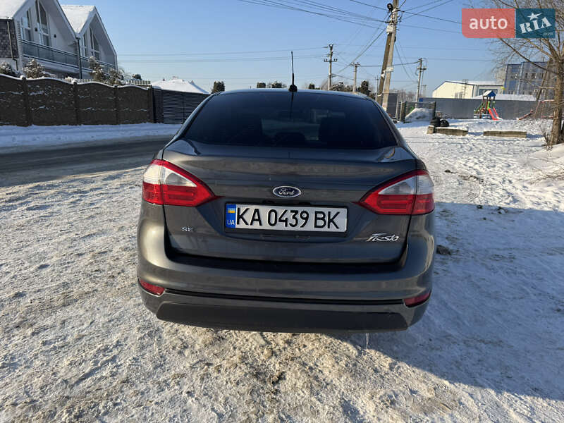 Седан Ford Fiesta 2016 в Киеве