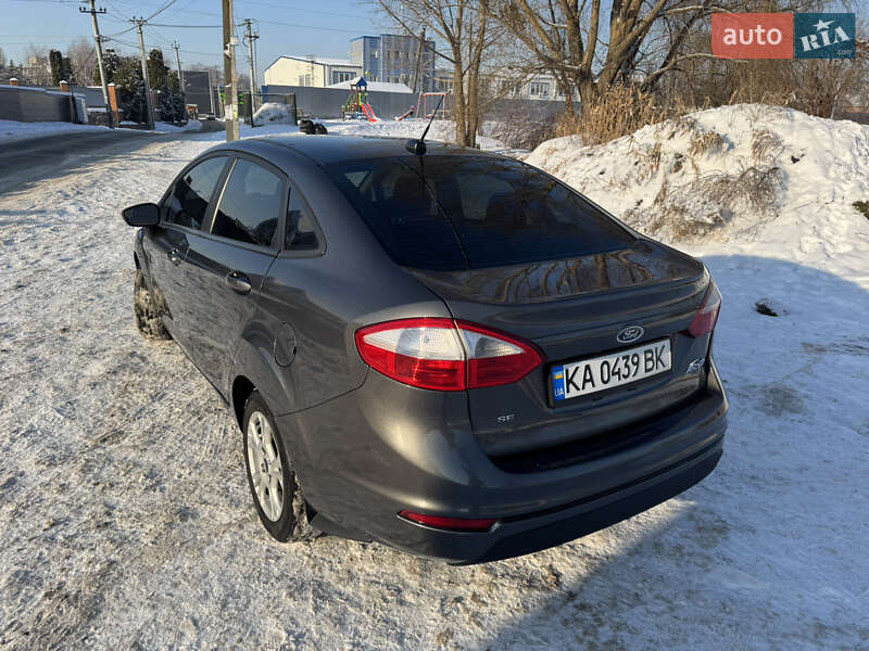 Седан Ford Fiesta 2016 в Киеве