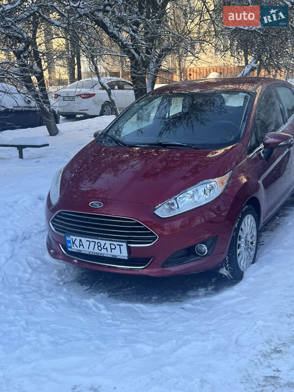 Хетчбек Ford Fiesta 2015 в Києві