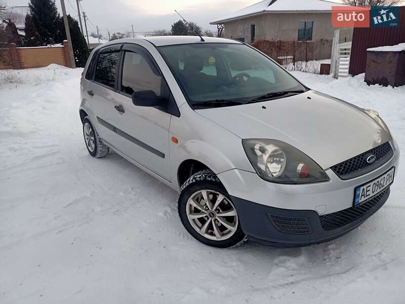 Хетчбек Ford Fiesta 2007 в Дніпрі
