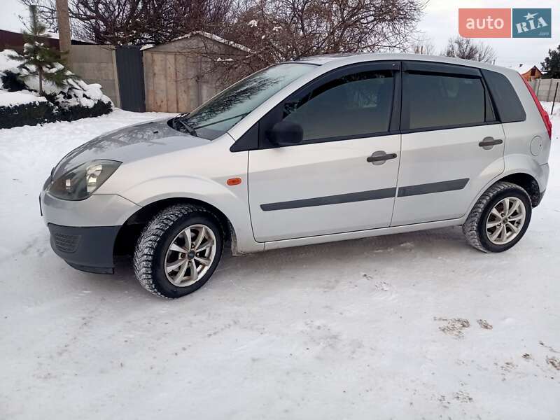 Хетчбек Ford Fiesta 2007 в Дніпрі