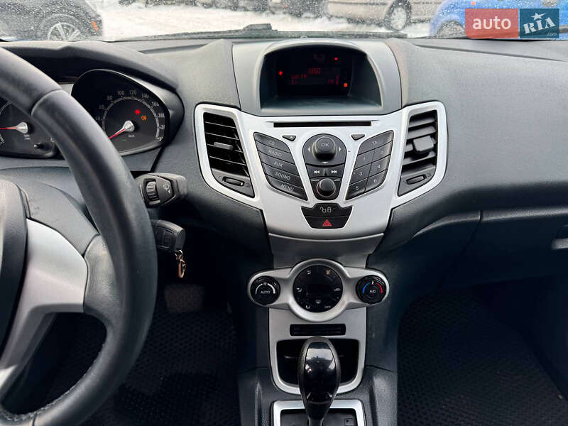 Хетчбек Ford Fiesta 2012 в Дніпрі