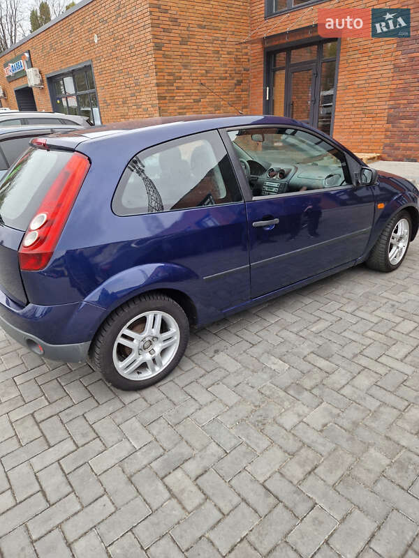 Хэтчбек Ford Fiesta 2004 в Кременчуге фото 2 Хэтчбек Ford Fiesta 2004 в Кременчуге