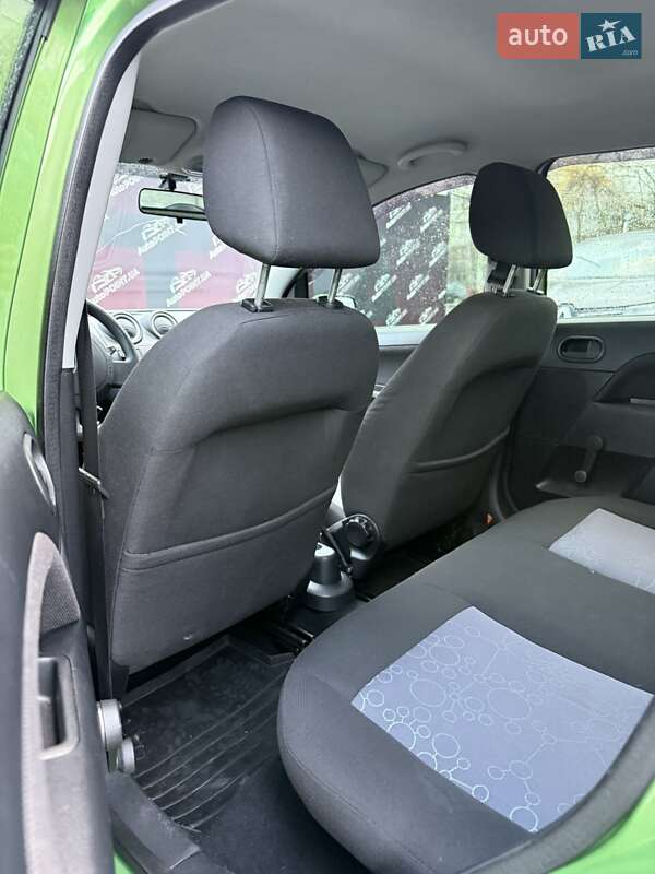 Хэтчбек Ford Fiesta 2006 в Сумах