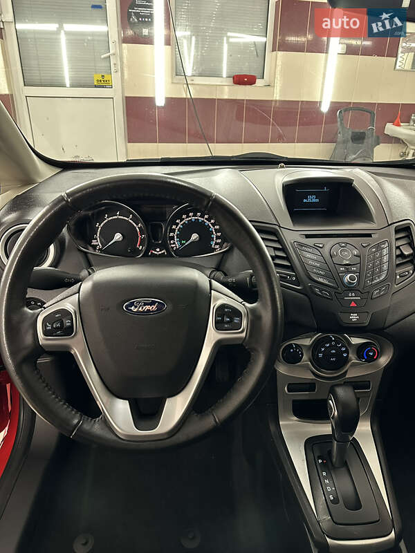 Седан Ford Fiesta 2016 в Львове