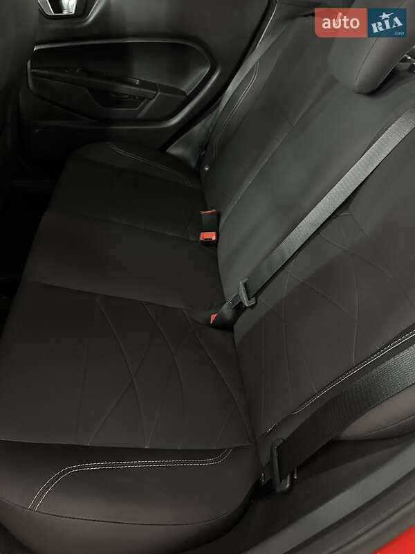 Седан Ford Fiesta 2016 в Львове