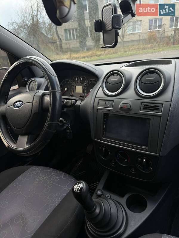 Хетчбек Ford Fiesta 2008 в Буштино