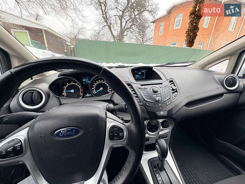 Хетчбек Ford Fiesta 2015 в Києві