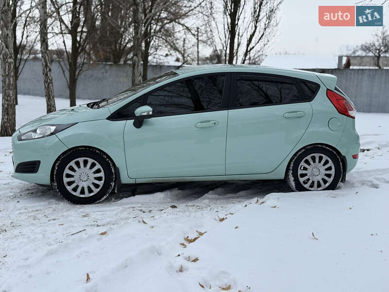 Хетчбек Ford Fiesta 2016 в Павлограді
