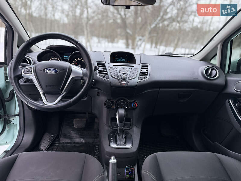 Хетчбек Ford Fiesta 2016 в Павлограді