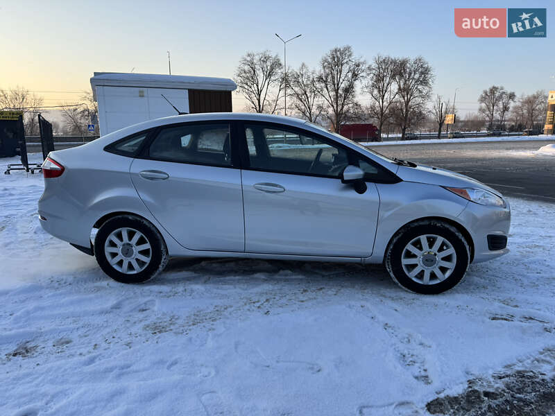 Седан Ford Fiesta 2016 в Києві