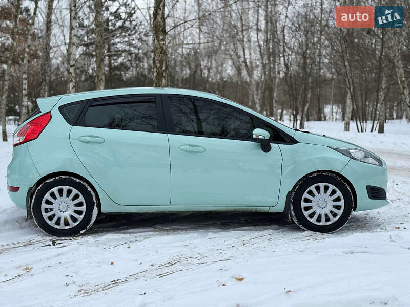 Хетчбек Ford Fiesta 2016 в Павлограді