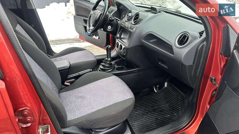 Хетчбек Ford Fiesta 2008 в Дрогобичі